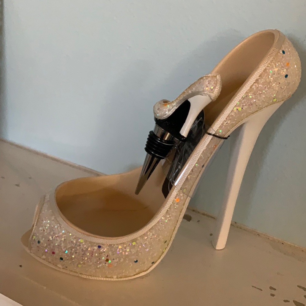 High Heel Wine Bottle Holder & Stopper Set